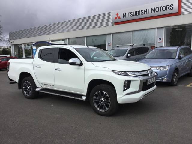 Mitsubishi L200 2.2 DI-D DC Barbarian Pickup Double Cab 4dr Diesel Auto 4WD Euro 6 (s/s) (150 ps) Pickup Diesel White
