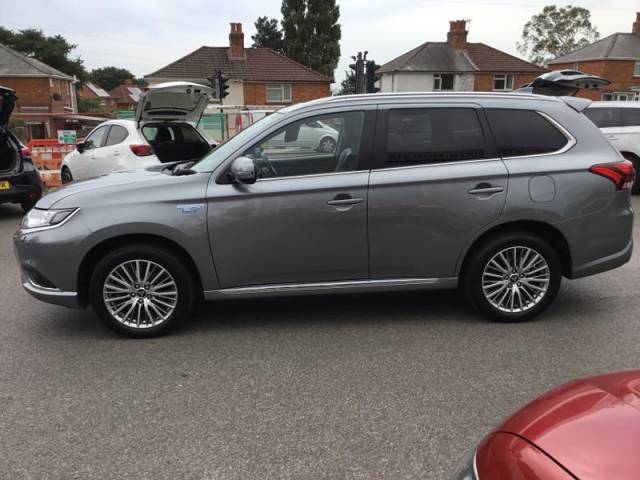 2021 Mitsubishi Outlander 2.4h TwinMotor 13.8kWh Dynamic SUV 5dr Petrol Plug-in Hybrid CVT 4WD Euro 6 (s/s) (224 ps)