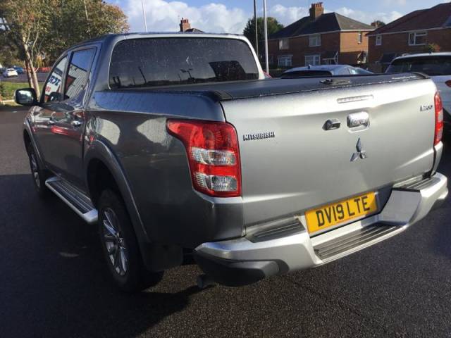 2019 Mitsubishi L200 2.4 DI-D DC Warrior Pickup Double Cab 4dr Diesel Manual 4WD Euro 6 (178 ps)