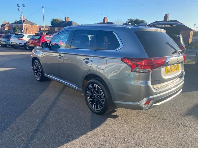 2017 Mitsubishi Outlander 2.0h 12kWh 4h SUV 5dr Petrol Plug-in Hybrid CVT 4WD Euro 6 (s/s) (200 ps)